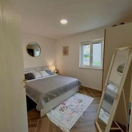 Apartman Ani *