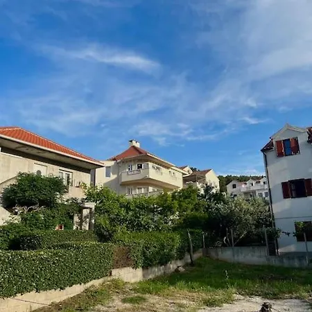 Apartman Ani *